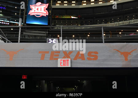 Arlington, Texas, USA. 1er décembre 2018. AT&T field avant le grand championnat NCAA Football 12 match entre l'Université du Texas et l'Université d'Oklahoma Sooners à AT&T Stadium à Arlington, au Texas. Shane Roper/CSM/Alamy Live News Banque D'Images