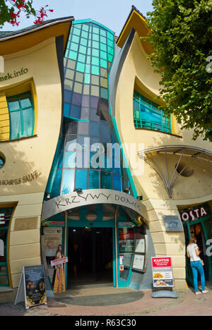 La maison tordue (Krzywy Domek, Crooked House, Bohaterow Monte Cassino, Sopot, Pologne Banque D'Images