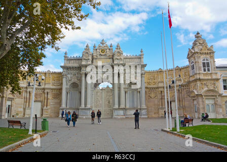 Saltanat Kapisi, Sultan's Gate, le palais de Dolmabahçe Sarayi, Dolmabache Kabatas, motifs, Istanbul, Turquie, en Eurasie Banque D'Images