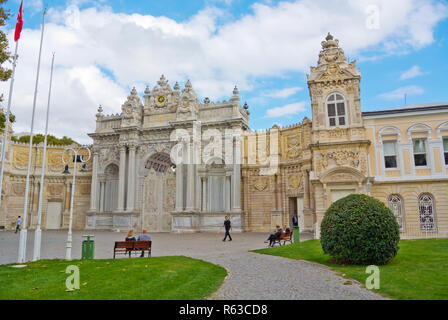 Saltanat Kapisi, Sultan's Gate, le palais de Dolmabahçe Sarayi, Dolmabache Kabatas, motifs, Istanbul, Turquie, en Eurasie Banque D'Images