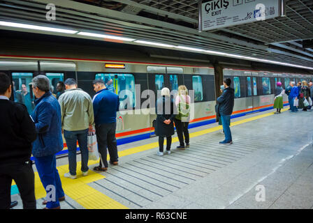 Ligne de métro Marmaray, reliant l'Europe et l'Asie, Sirkeci, Istanbul, Turquie, en Eurasie Banque D'Images