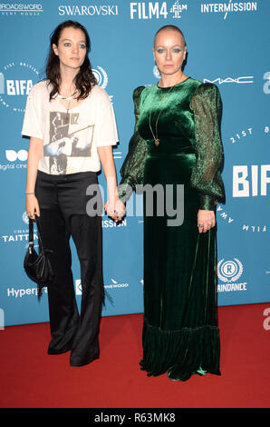 La photo doit être crédité ©Presse Alpha 078237 02/12/2018 Samantha Morton et fille Esme Creed Miles au British Independent Film Awards 2018 BIFA tenue à Old Billingsgate à Londres. Banque D'Images