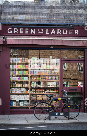 Larder vert boutique sur Green Lanes, Stoke Newington, Hackney, au nord de Londres, Royaume-Uni, Angleterre Banque D'Images