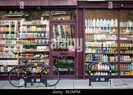 Larder vert boutique sur Green Lanes, Stoke Newington, Hackney, au nord de Londres, Royaume-Uni, Angleterre Banque D'Images