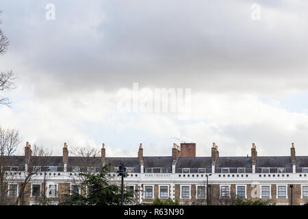 Park Crescent sur Stoke Newington Church Street, London, Stokey, au nord de Londres, Angleterre, N16 Banque D'Images