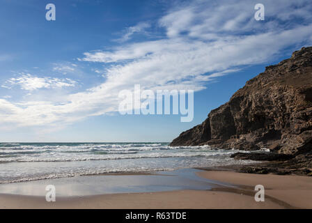 Plage de Porth chapelle en été, Cornwall, England, UK Banque D'Images