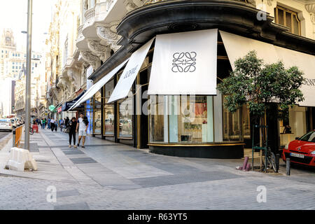 L'architecture espagnole traditionnelle et des rues étroites que les touristes peuvent trouver dans le Barrio de las Letras, également connu sous le nom de Barrio de los Literatos ou Musas Banque D'Images