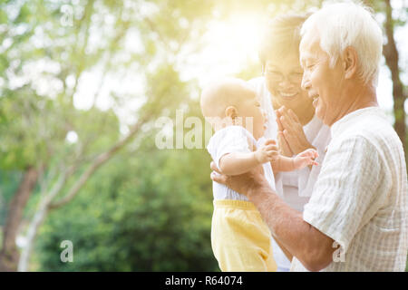 Grand-père, la grand-mère et petit-fils portrait. Banque D'Images