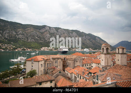 Kotor Monténégro bateau de croisière fjord en Banque D'Images