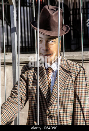 Nigel Farage mannequin derrière les barreaux, à Londres mars anti brexit Banque D'Images