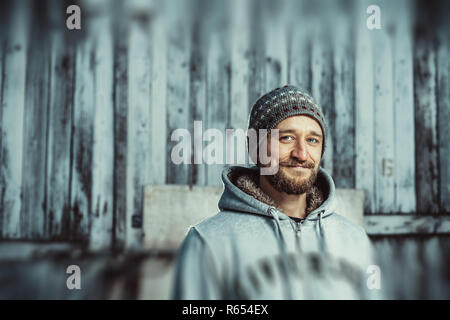 Portrait d'un jeune homme barbu Banque D'Images