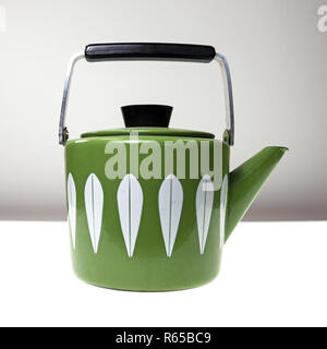 Cathrineholm vert et blanc plateau électrique sur fond blanc Banque D'Images