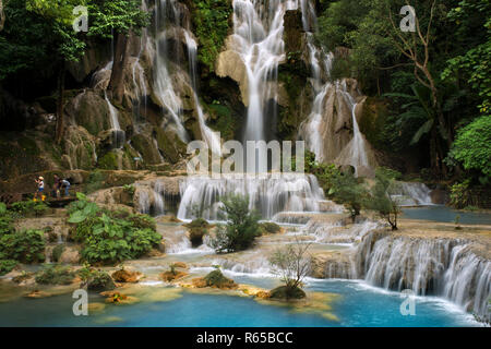 Chutes d'eau à l'Tat Kuang près de Luang Prabang au Laos. Banque D'Images