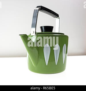 Cathrineholm vert et blanc plateau électrique sur fond blanc Banque D'Images