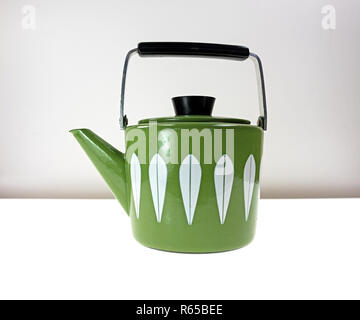 Cathrineholm vert et blanc plateau électrique sur fond blanc Banque D'Images