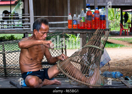 À côté de la Fisher Waterfal Somphamit sur l'île de Don Khone, Laos Banque D'Images