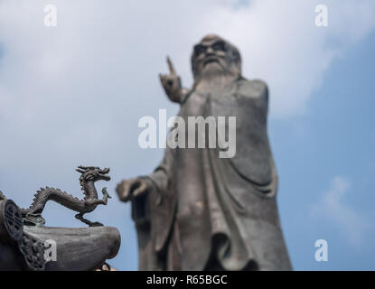 Par Dragon statue de Lao Tze à près de Qingdao Laoshan Banque D'Images