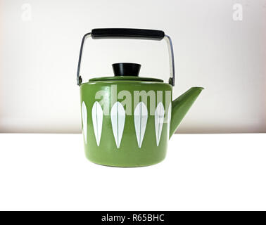 Cathrineholm vert et blanc plateau électrique sur fond blanc Banque D'Images