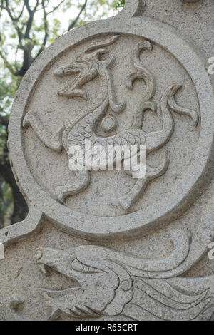 Ancienne statue de dragon à près de Qingdao Laoshan Banque D'Images