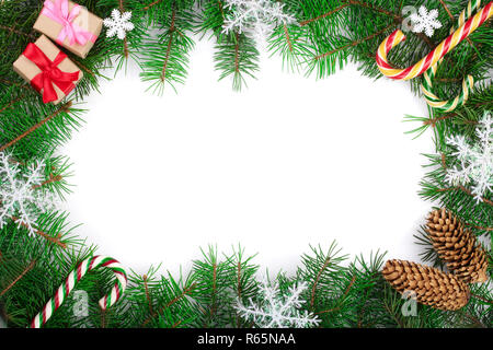 Cadre de Noël décoré de flocons isolé sur fond blanc avec l'exemplaire de l'espace pour votre texte. Vue d'en haut. Banque D'Images