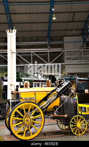 Réplique de Stephenson's Rocket train à vapeur le National Railway Museum York Banque D'Images