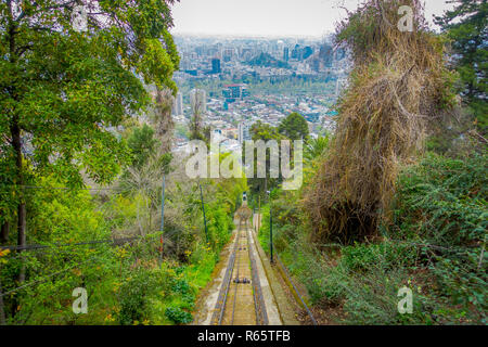 Le tram jusqu'à la sommet de la colline, colline de San Cristobal, Santiago, Chili Banque D'Images