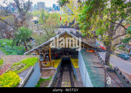 Le tram jusqu'à la sommet de la colline, colline de San Cristobal, Santiago, Chili Banque D'Images