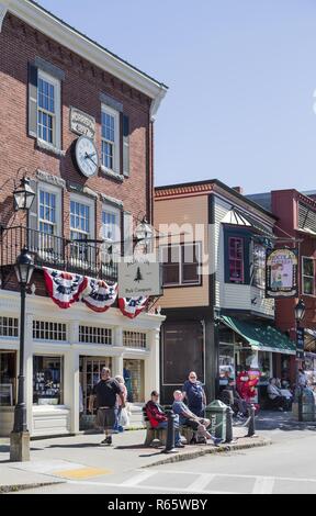BAR Harbor, Maine - le 21 septembre 2015 : Bar Harbour, sur la côte du Maine, a une population de seulement 5 000 navires de croisière mais apporter 250 000 touristes un Banque D'Images