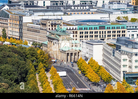 Brandenburger Tor (Porte de Brandebourg). L'un des monuments de famost Berlin, Allemagne. Vue aérienne Banque D'Images