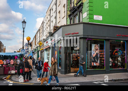 Scène de rue Portobello Road, Notting Hill, Londres Banque D'Images