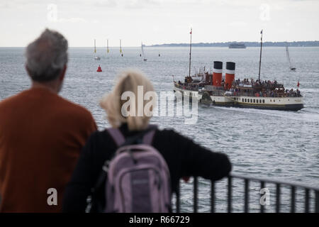 PS Waverley, le dernier bateau à vapeur de mer voile port de Portsmouth, à une excursion à Weymouth Banque D'Images