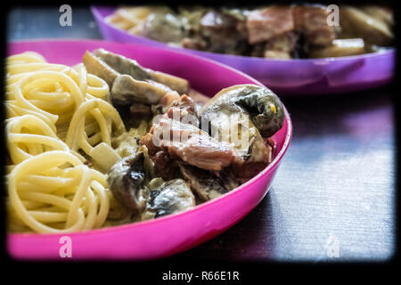 Portion de pâtes Spaghetti carbonara Banque D'Images