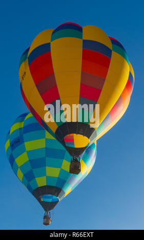 Ballons gonflés au King valley hot air balloon festival à Victoria, en Australie. Banque D'Images