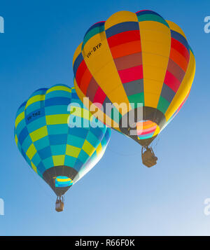 Ballons gonflés au King valley hot air balloon festival à Victoria, en Australie. Banque D'Images