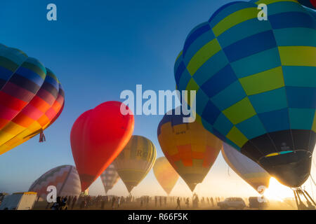 Ballons gonflés au King valley hot air balloon festival à Victoria, en Australie. Banque D'Images