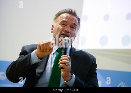 Austrian-American acteur et ancien gouverneur de Californie, Arnold Schwarzenegger vu parler à un groupe de discussion au cours de la COP24 Conférence des Nations Unies sur les changements climatiques 2018. Banque D'Images