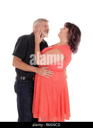 Kissing couple d'âge moyen Banque D'Images