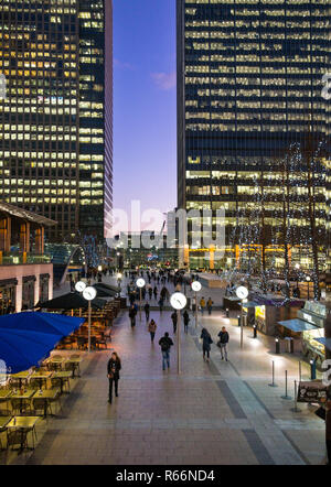 Les six œuvres d'horloges par Konstantin Grcic à Docklands, London, UK. Banque D'Images