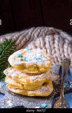 Racuchy - levure sont des crêpes et une cuisine traditionnelle polonaise. Banque D'Images