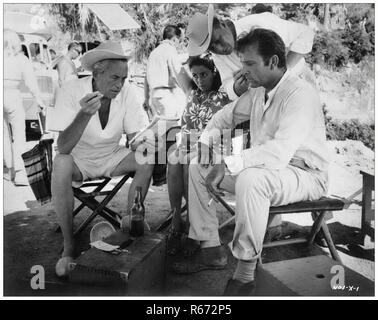 La nuit de l'iguane est un film de 1964 basé sur le 1961 du même nom écrit par Tennessee Williams. Réalisé par John Huston, elle a mis en vedette Richard Burton, Ava Gardner et Deborah Kerr. La nuit de l'iguane a attiré une attention considérable pour son sur-ensemble de théâtre, puisque Richard Burton a amené son bientôt-à-être-femme, Elizabeth Taylor à l'emplacement défini : Crédit Photo Hollywood Archive / MediaPunch Banque D'Images