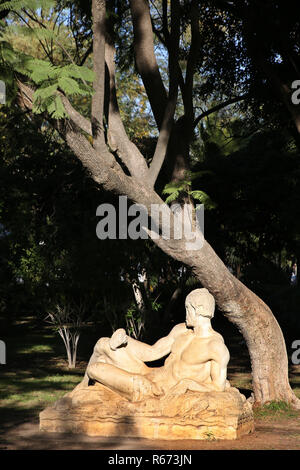 Le parc Maria Luisa - statue antique Banque D'Images