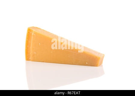 Fromage Parmesan sur fond blanc Banque D'Images