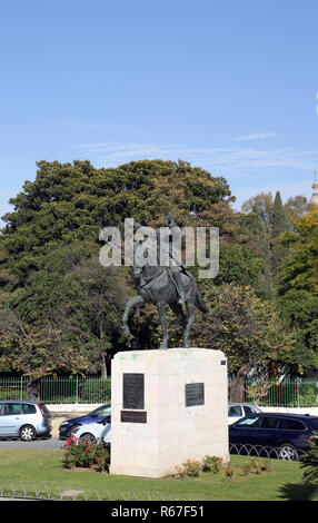 Statue équestre de Simon Bolivar en face le parc Maria Luisa Banque D'Images