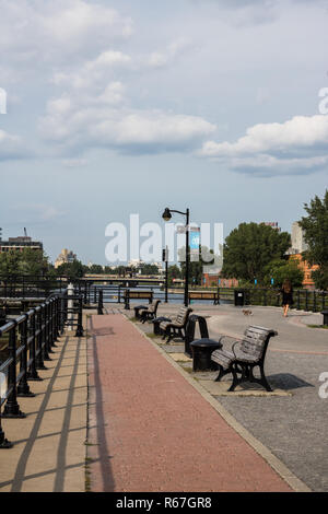 Une piste cyclable près du canal Lachine à Montréal, Canada. Banque D'Images