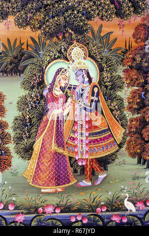 Peinture miniature de radha krishna dans le jardin qui embrasse la fleur, Inde Banque D'Images