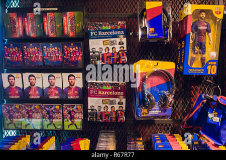 Barcelone, Espagne - 10 août 2018 : Entrée le BCF Futbol Club Barcelona official store situé dans le Passeig de Gracia, où joyaux architecturaux sont côte à côte avec la plupart des boutiques prestigieuses. Banque D'Images