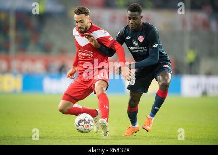 Kenan KARAMAN (D) dans un duel contre Moussa NIAKHATE r. (MZ), Action, les duels, le soccer 1.Bundesliga, 13.journée, Fortuna Dusseldorf (D) - FSV FSV FSV Mainz 05 (MZ) 0 : 1, le 30/11/2018 à Düsseldorf / Allemagne. # #  DFL règlement interdit toute utilisation des photographies comme des séquences d'images et / ou quasi-vidéo # #  | conditions dans le monde entier Banque D'Images