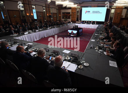 Zagreb. 9Th Jul 2018. Photo prise le 4 décembre 2018 indique le lieu de la Central European Initiative (CEI) Sommet de Zagreb, Croatie. Le sommet de deux jours de l'Initiative centre-européenne (ICE) a commencé ici lundi. Premiers ministres du 6 nations européennes et d'autres représentants sont venus pour discuter de questions de sécurité et d'économie. Credit : Marko Lukunic/Xinhua/Alamy Live News Banque D'Images