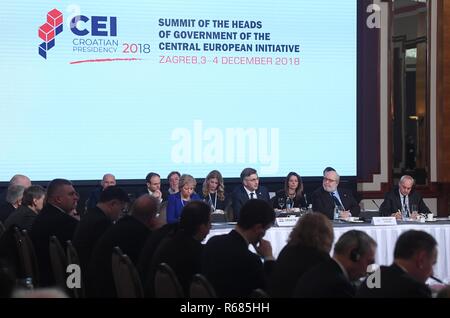 Zagreb. 9Th Jul 2018. Photo prise le 4 décembre 2018 indique le lieu de la Central European Initiative (CEI) Sommet de Zagreb, Croatie. Le sommet de deux jours de l'Initiative centre-européenne (ICE) a commencé ici lundi. Premiers ministres du 6 nations européennes et d'autres représentants sont venus pour discuter de questions de sécurité et d'économie. Credit : Marko Lukunic/Xinhua/Alamy Live News Banque D'Images