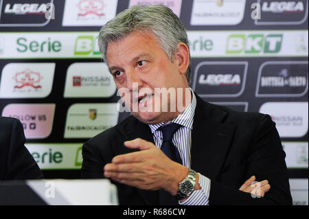 Foto LaPresse - Guglielmo Mangiapane 04/12/18 ITA Palerme Cronaca di Conferenza stampa presentazione della nuova propriet&# xe0 ; del Palermo Calcio Nella foto : Maurizio Belli Photo LaPresse - Guglielmo Mangiapane 04/12/18 Palermo ITA Actualités Actualités conférence sur le nouveau propriétaire de Palermo Calcio dans l'image : Maurizio Belli Banque D'Images